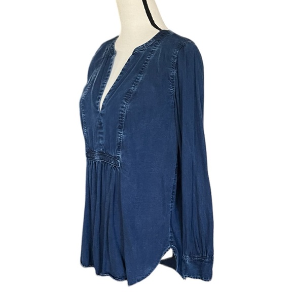 Loft The Softened Dark Blue Chambray top. Size S. - Picture 7 of 10